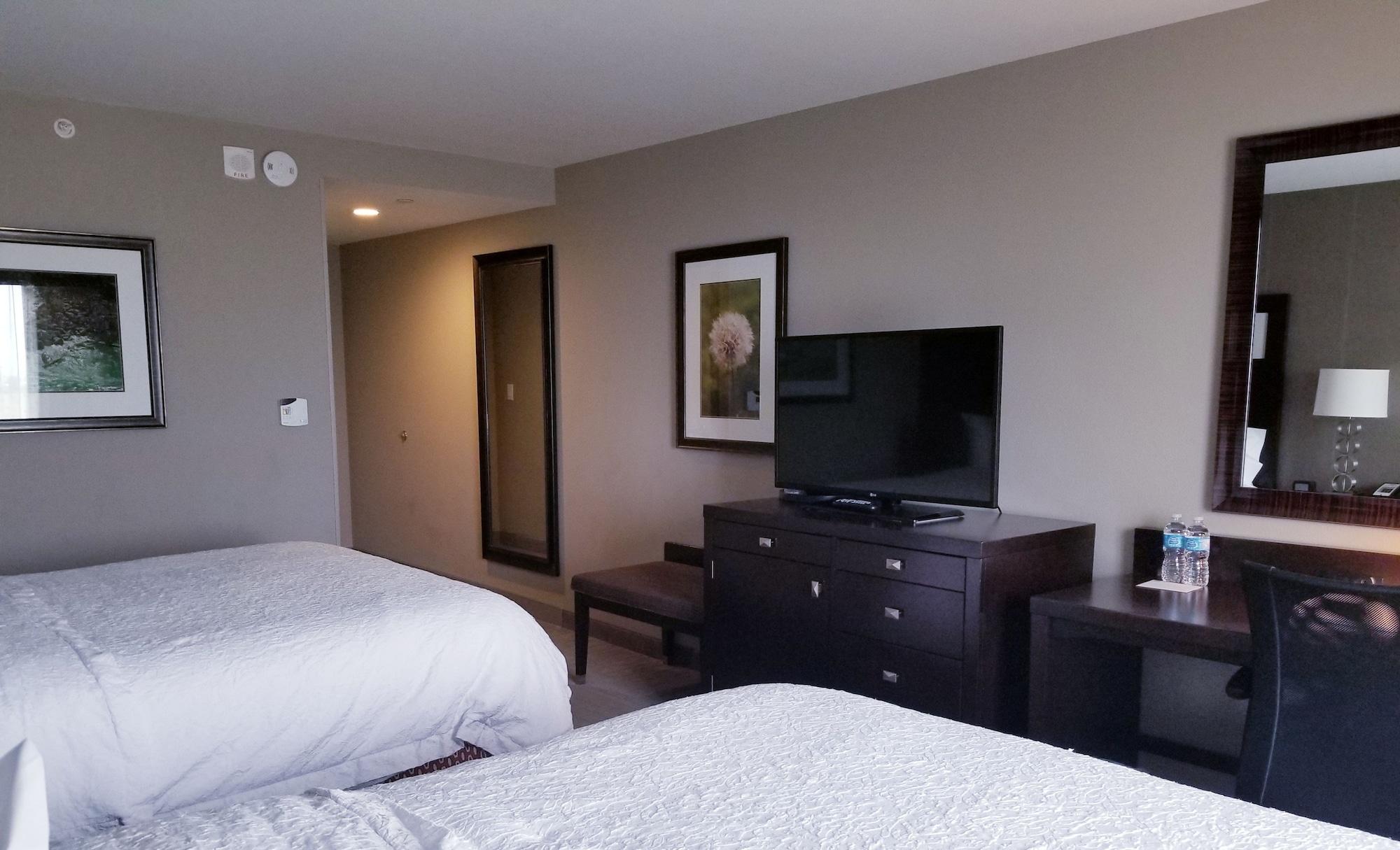 Hampton Inn By Hilton Calgary Airport North מראה חיצוני תמונה