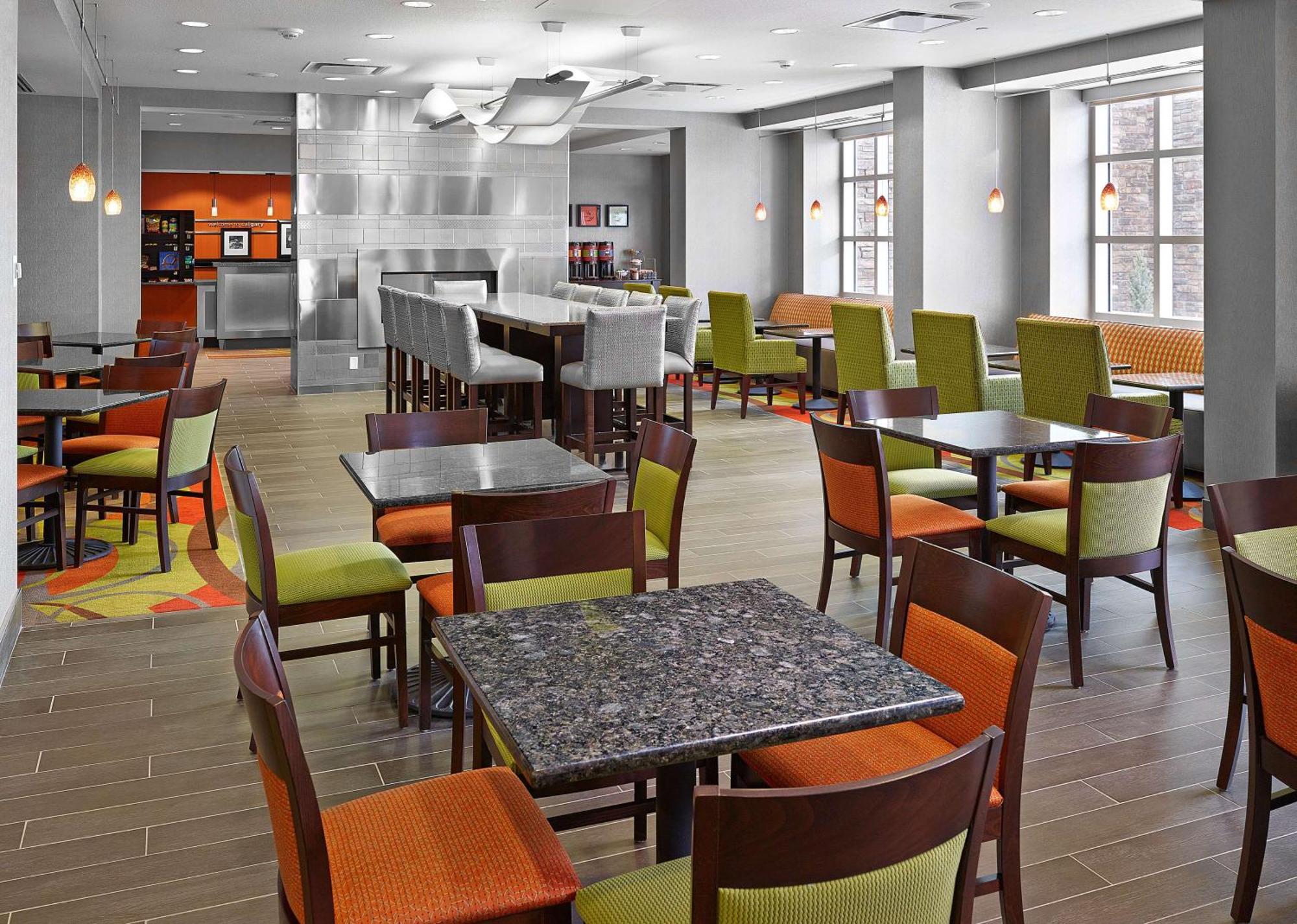 Hampton Inn By Hilton Calgary Airport North מראה חיצוני תמונה