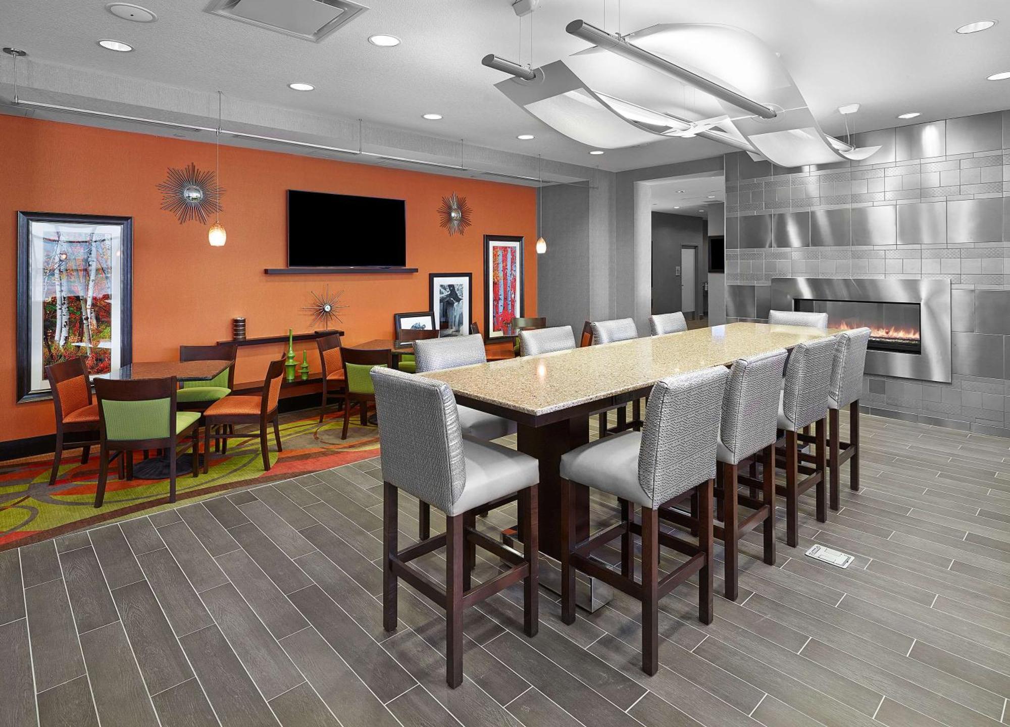 Hampton Inn By Hilton Calgary Airport North מראה חיצוני תמונה