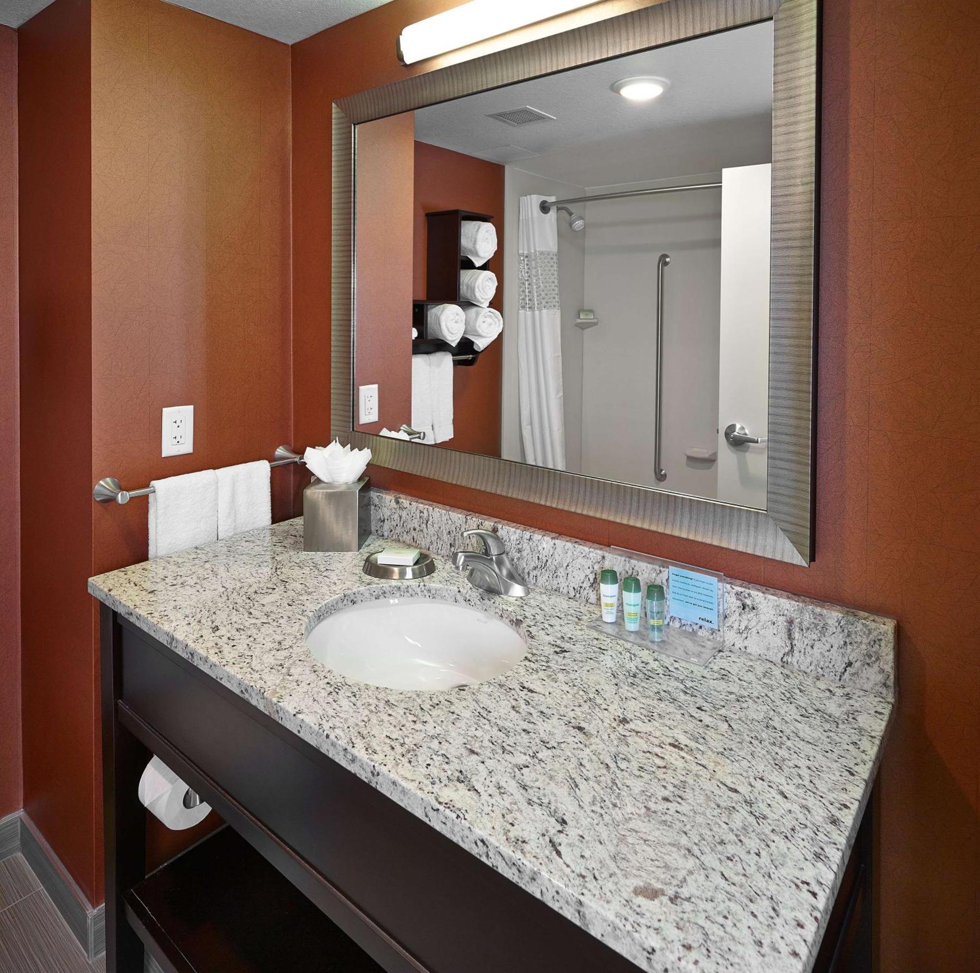 Hampton Inn By Hilton Calgary Airport North מראה חיצוני תמונה