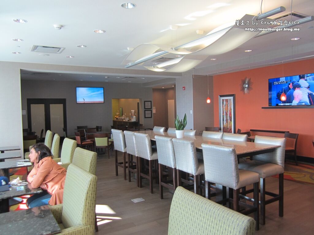 Hampton Inn By Hilton Calgary Airport North מראה חיצוני תמונה
